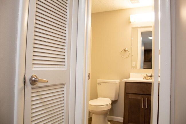 Interior Photo - 107 E Healey St