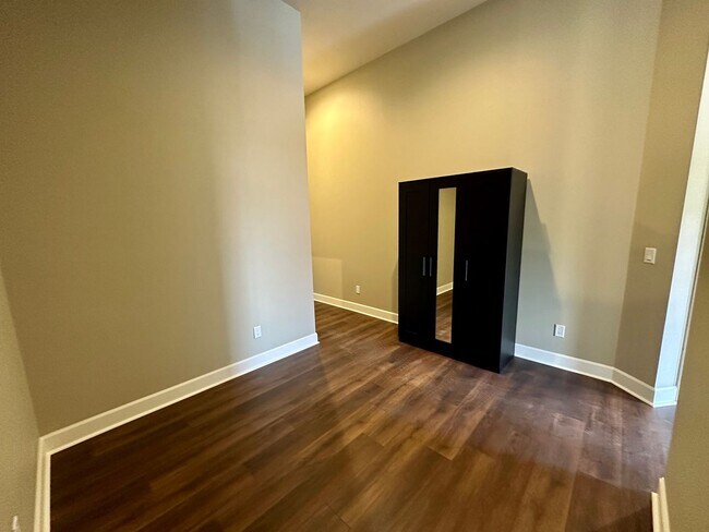 Building Photo - Modern Living with a Touch of Historic Charm