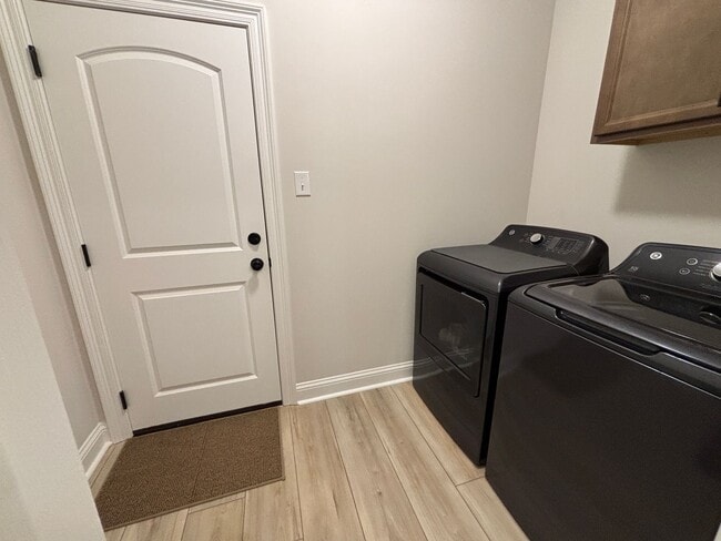 Building Photo - THE COVE AT VILLAGGIO NEAR BAFB