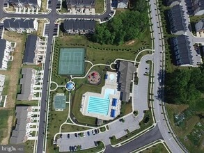 Building Photo - 844 Oriole Ave