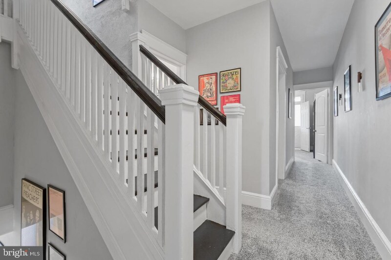 Building Photo - 153 E Ross St