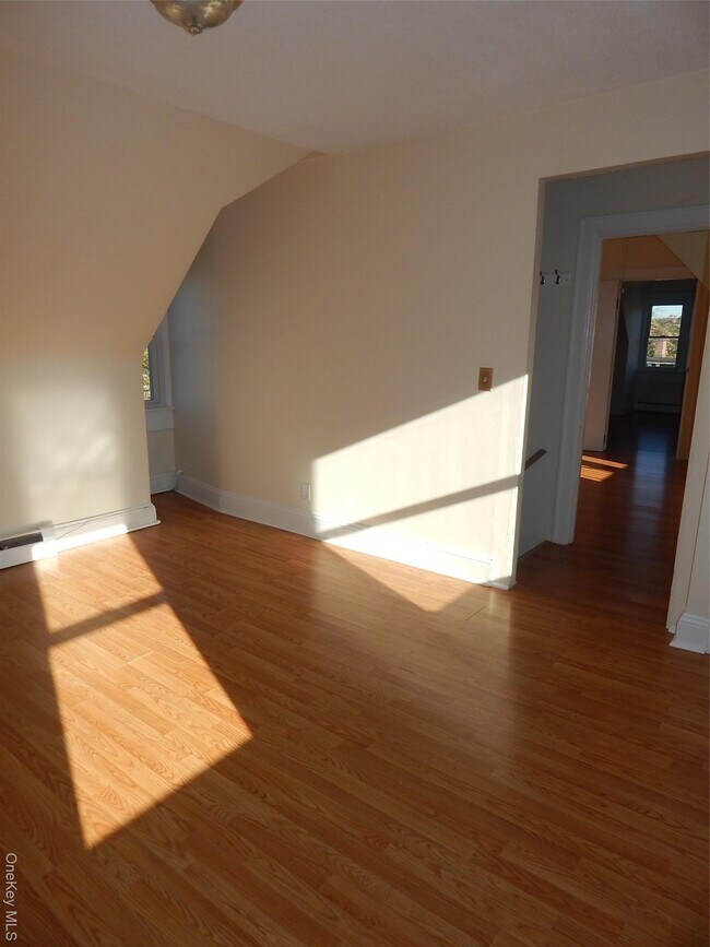 Building Photo - 5 John St