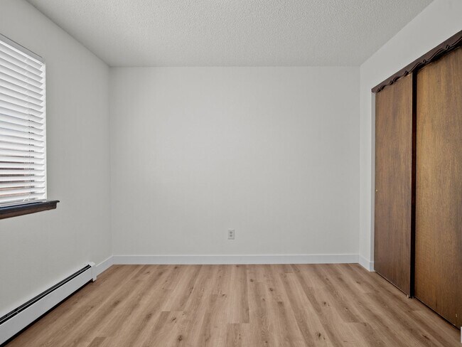 Building Photo - Updated 1 Bedroom, 1 Bathroom Apartment – ...