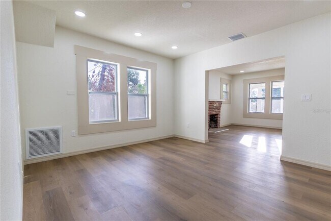 Building Photo - 14022 4th St