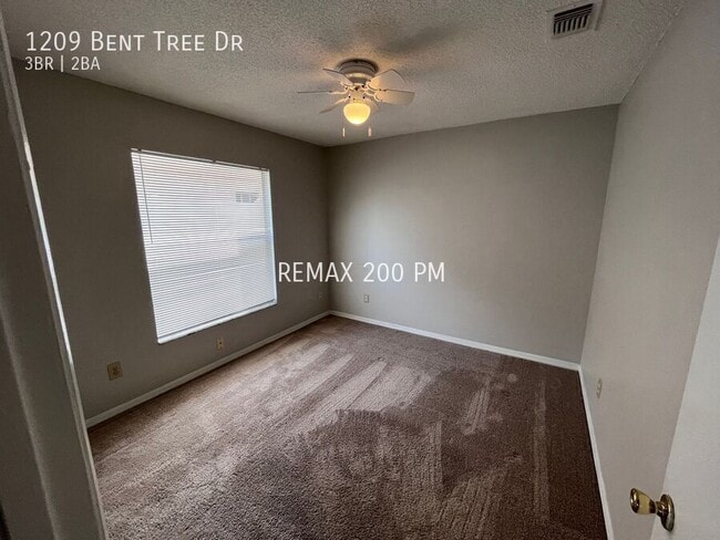 Building Photo - 1209 Bent Tree Dr