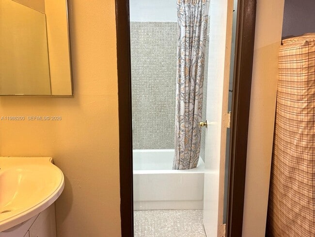 Building Photo - 6870 Royal Palm Blvd