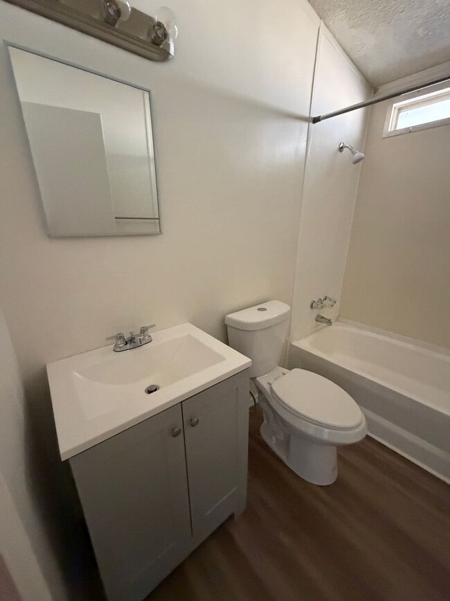 Building Photo - cute and cozy