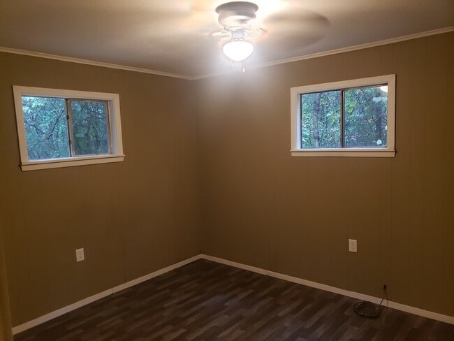 Building Photo - 906 Pierson St