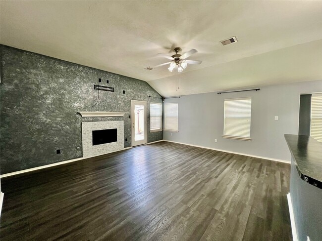 Building Photo - 3210 Blue Bonnet Dr