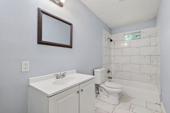 Building Photo - 3031 Groton Dr