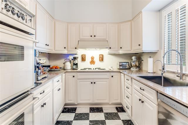 Building Photo - 6306 Bandera Ave