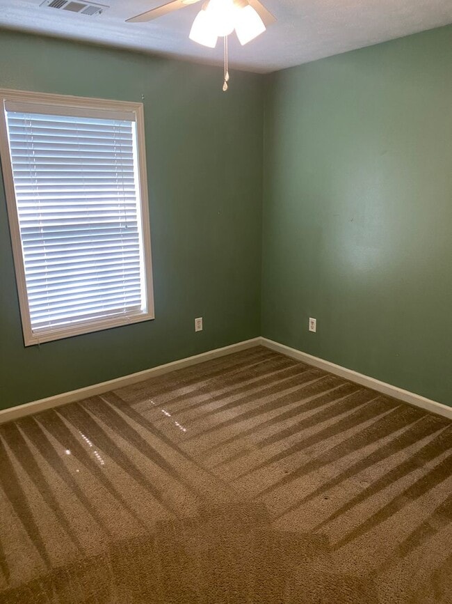Building Photo - Contact Peggy Goodman 501 676 1758
