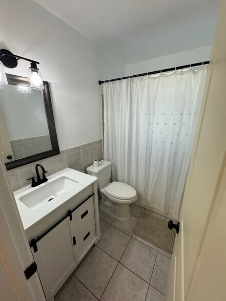 Building Photo - 11423 77th Ave