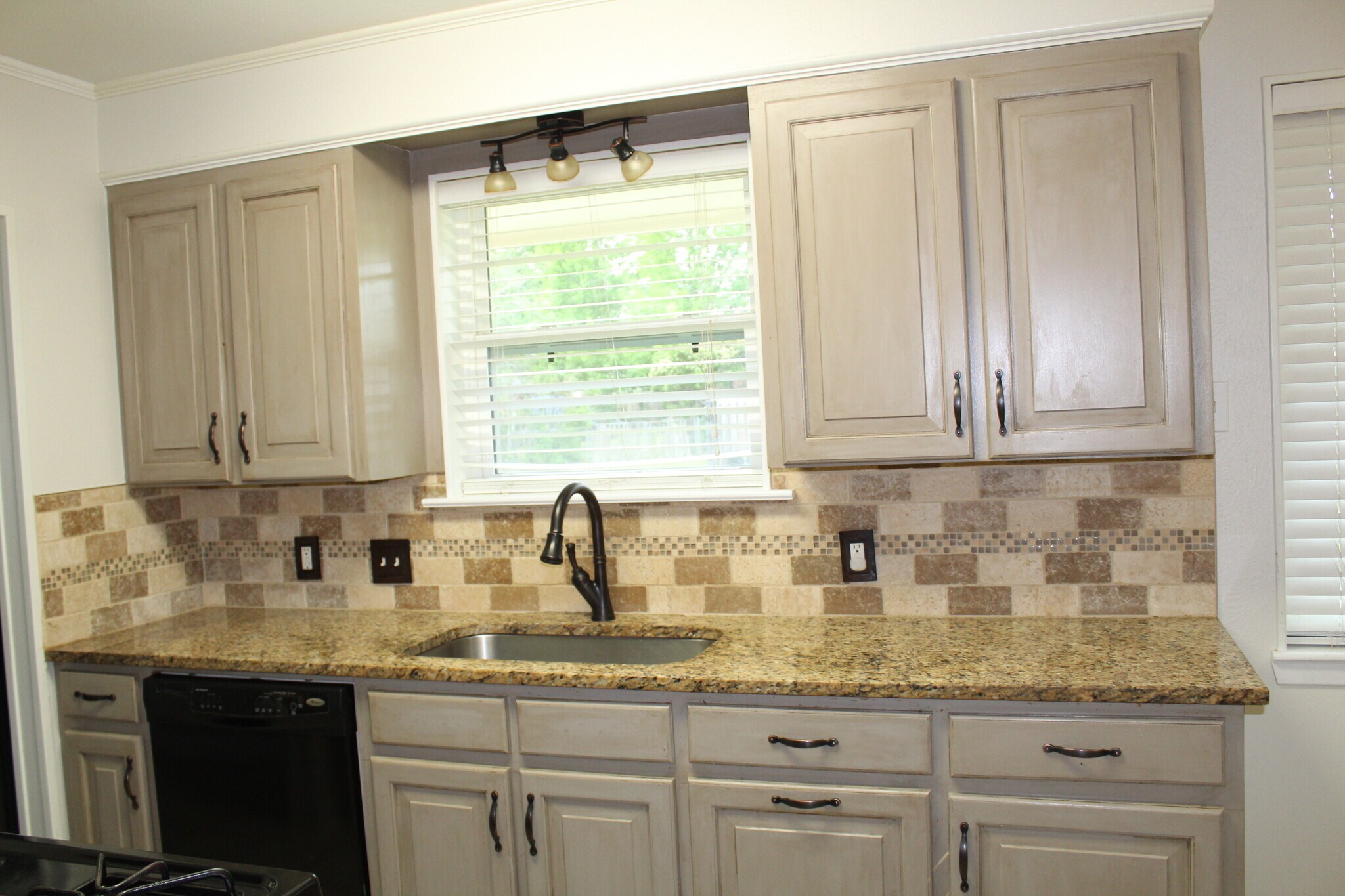 Updated kitchen - 2491 Donald Dr