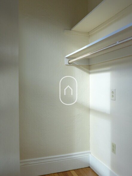 Building Photo - 44 Delle Ave