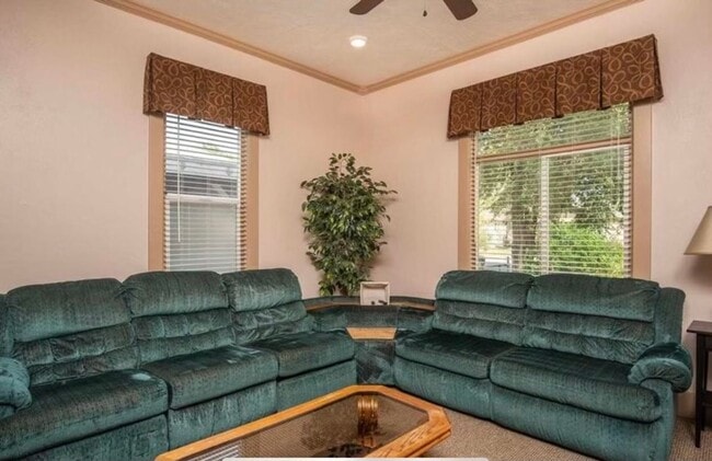 Building Photo - 936 E Center St