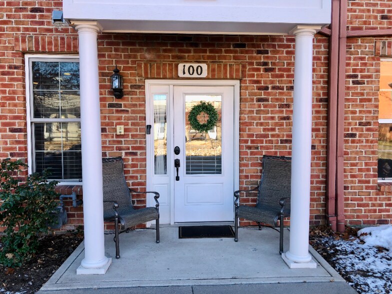 Building Photo - 239 E Fountain Blvd