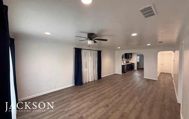 Building Photo - 627 El Terino Ave