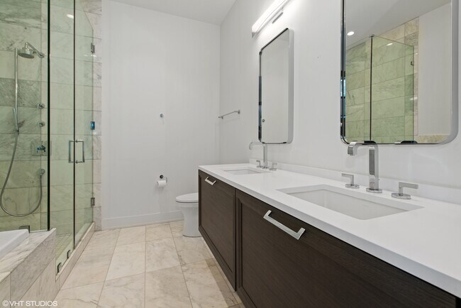 Building Photo - 668 N Kingsbury St