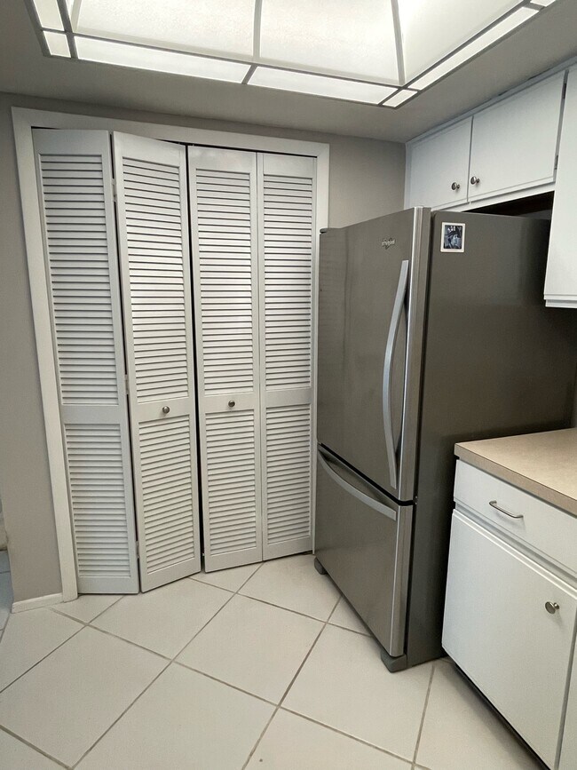 Building Photo - 11674 Pointe Cir