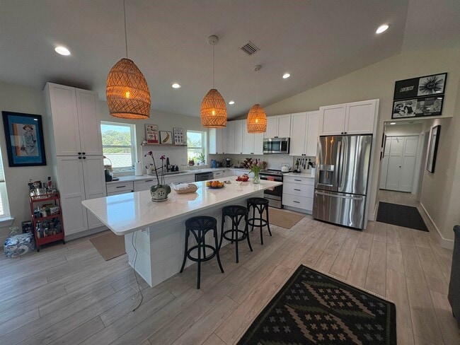 Building Photo - 221 Desoto Rd