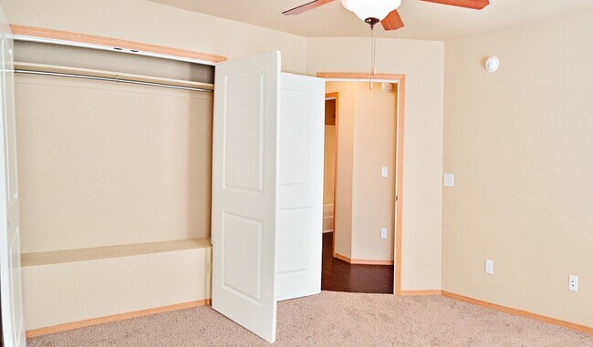 Building Photo - 235 S Rolling Woods Way