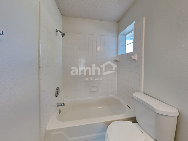 Building Photo - 830 Greenridge Dr