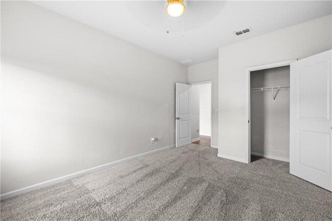 Building Photo - 5947 Green Ash Ct