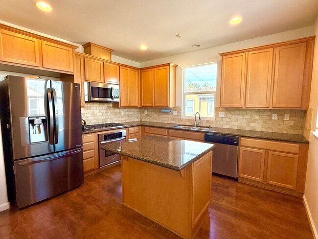 Building Photo - 43845 Paso Pino Common