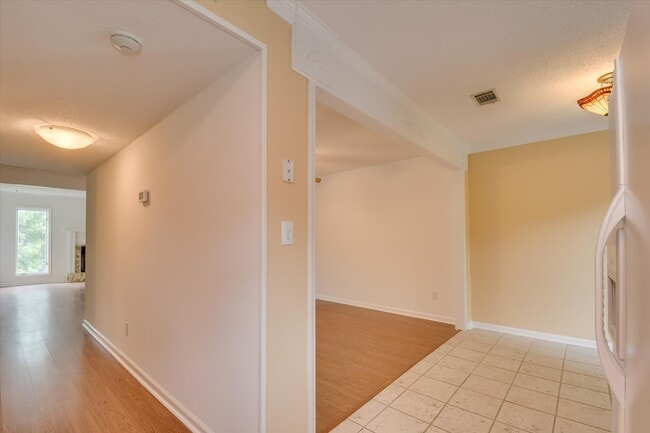 Building Photo - 106 Riverbend Dr