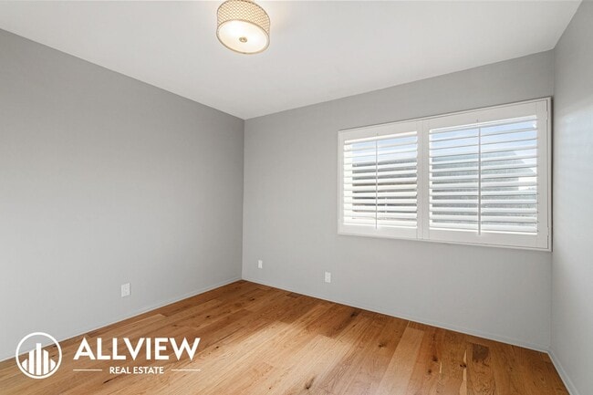 Building Photo - 6351 Glenfox Dr
