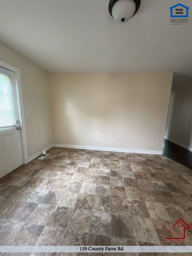 Building Photo - 159 County Farm Rd