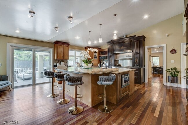 Building Photo - 7001 Alamitos Cir