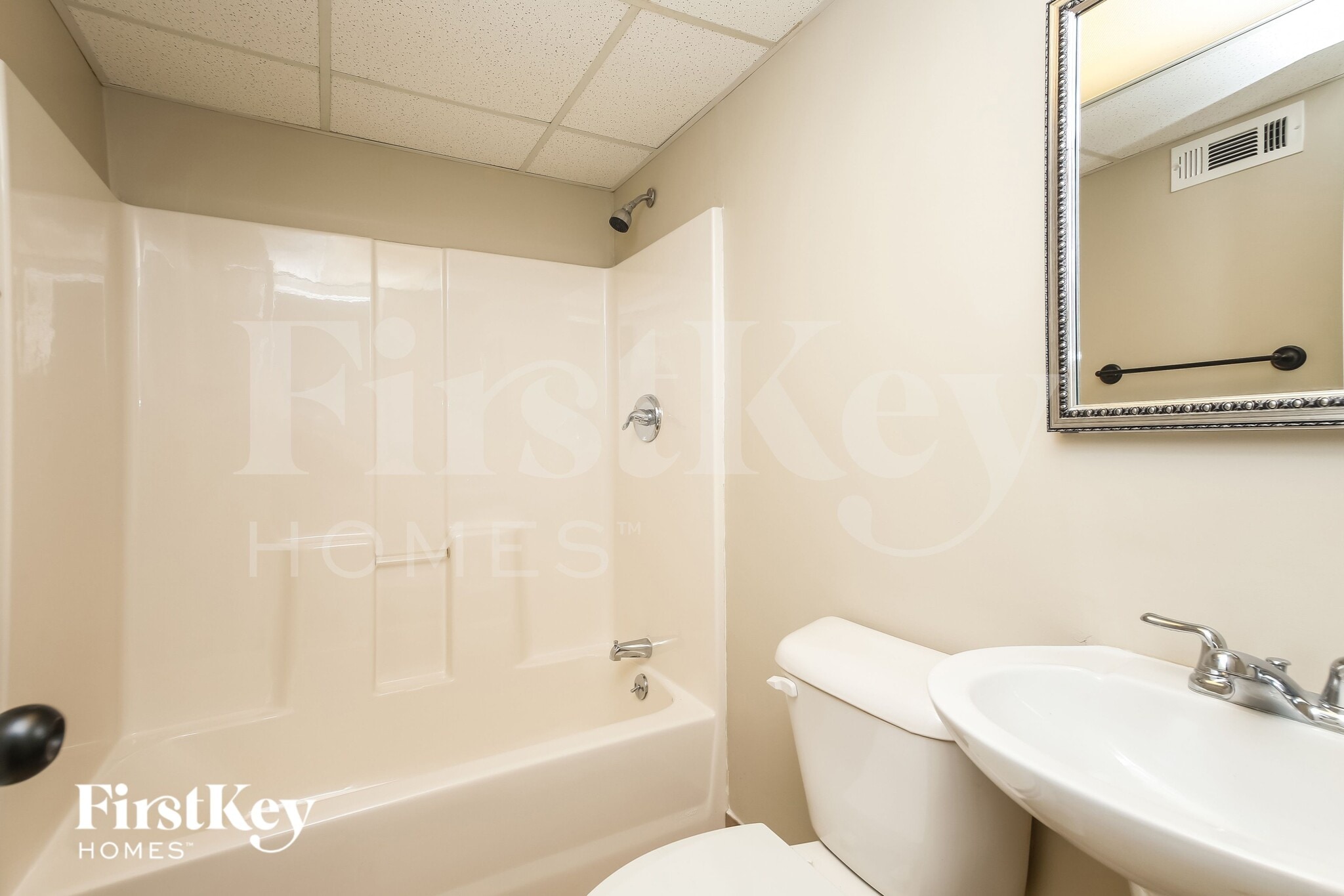 Building Photo - 3548 Birchwood Dr