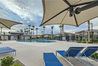Building Photo - Beautiful townhome with amazing amenities,  convenience in a desirable community.