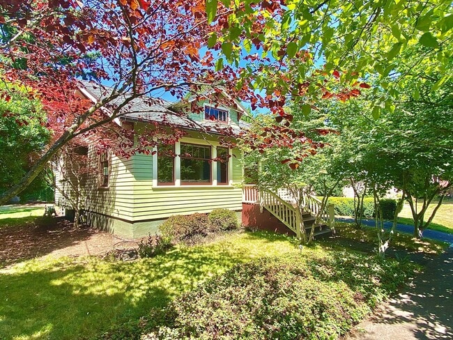 Building Photo - 4337 NE 23rd Ave