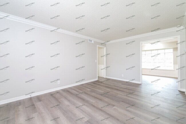Building Photo - 900 NE Katherine Pl