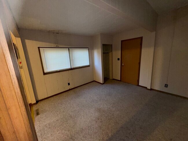 Building Photo - 420 W College St