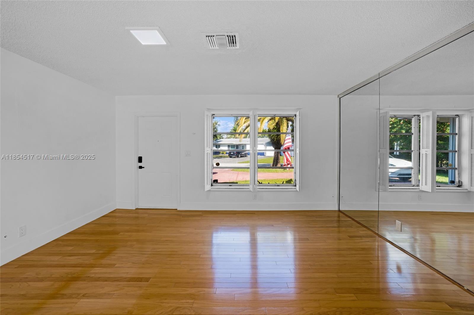 Building Photo - 2020 NW 33rd Ct