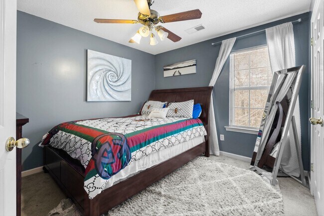 Building Photo - 7911 Pinefrost Ln