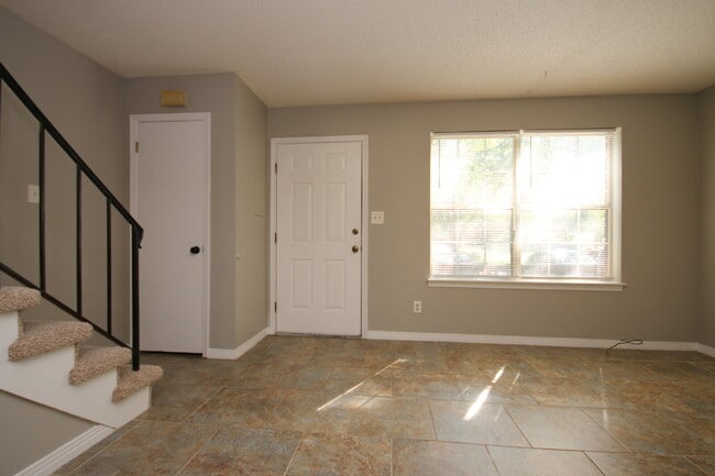 Building Photo - Southwest Pensacola Townhome Near NAS Pensacola with Granite Kitchen & Privacy-Fenced Patio