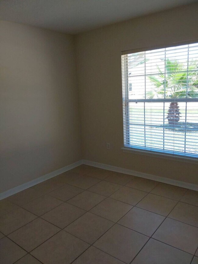 Building Photo - Beautiful 4-Bedroom, 2-Bath Home with 2-Ca...