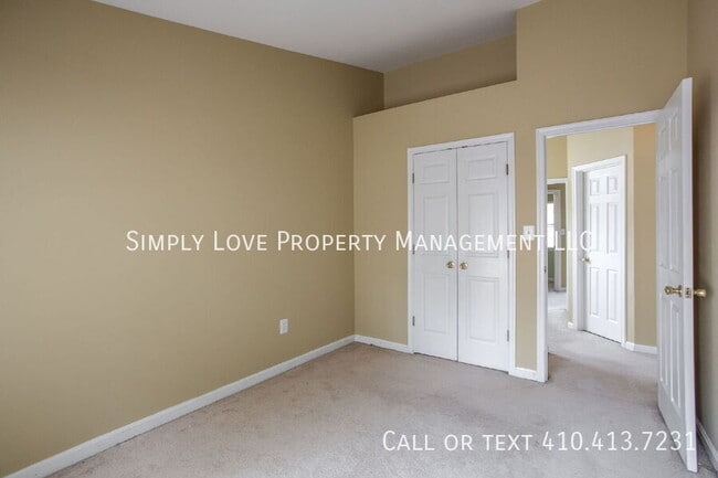 Building Photo - 2252 Commissary Cir