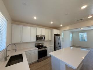 Building Photo - 6575 E Cresthaven Dr