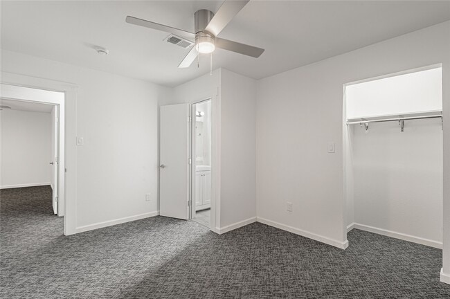 Building Photo - 1805 Ave Q