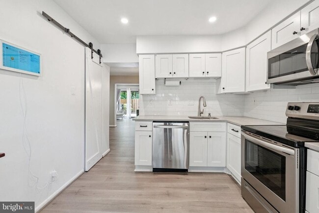 Building Photo - 1662 Valencia Way