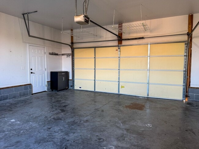 Building Photo - 7588 Rolling Hill Rd