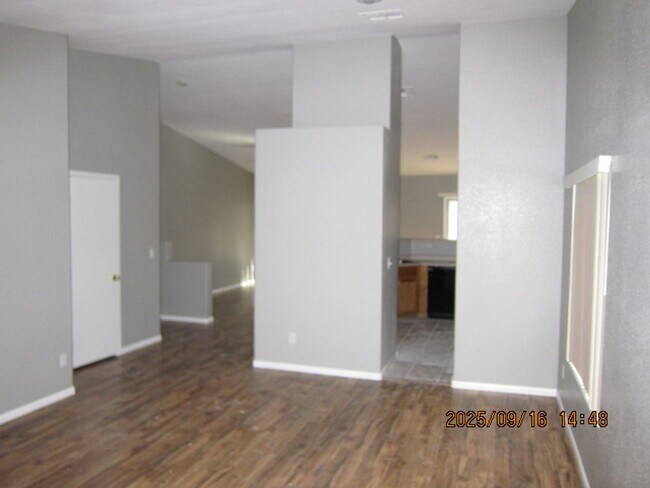 Building Photo - Beautiful 4 Bedroom Single Story House w/ ...
