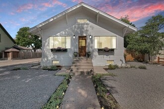 Building Photo - Elegant 1BR Basement Suite in Downtown His...