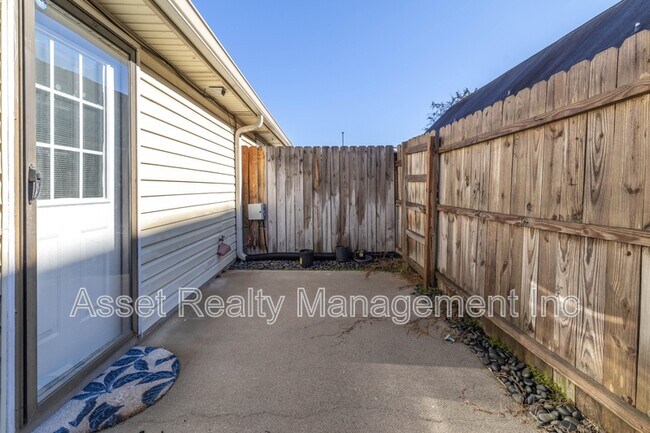 Building Photo - 928 Chip Cove Ln